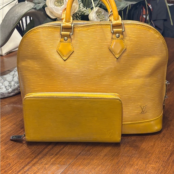 Louis Vuitton Yellow Epi Leather Satchel With Wallet and COA - Picture 1 of 16